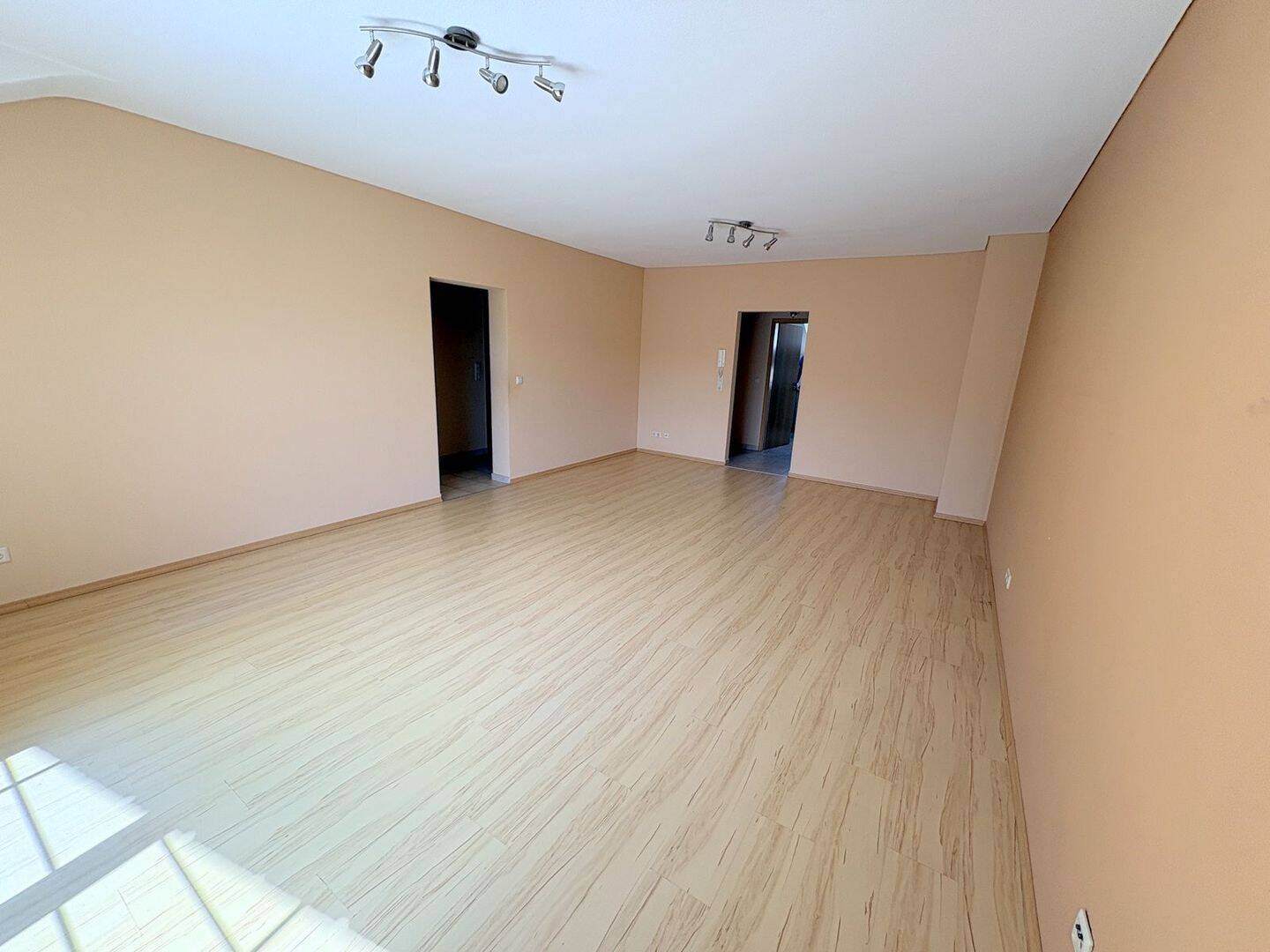 Gepflegte 3 ZKB in ruhiger, sonniger Lage mit Balkon, Garage und Stellplatz in Mettlach zu vermieten! - Foto 1