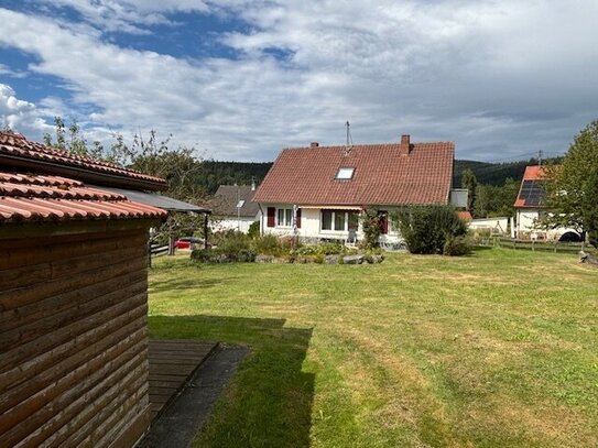 Ein schönes Einfamilienhaus in herrlicher Ortsrandlage auf 1180 m² mit Blick auf die Albkette!