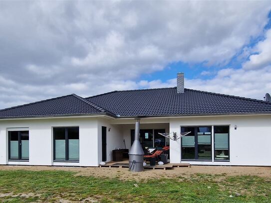 neuwertige Bungalow in völliger Ruhe gelegen