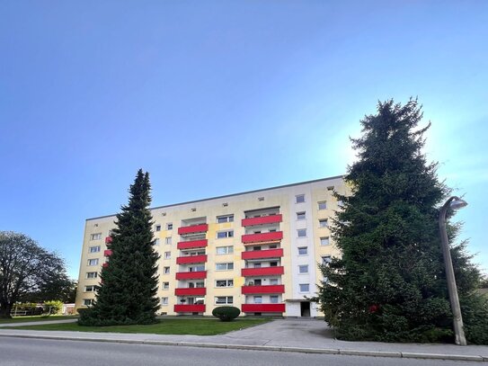 Neue Böden und frisch gestrichen - 3 Zimmerwohnung in Neugablonz mit Garage