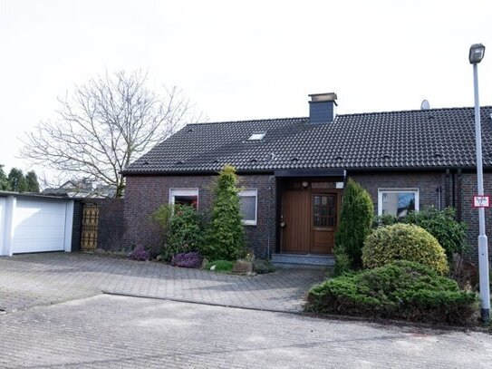 EFH im Bungalow Stil mit wohnlich ausgebautem Dachgeschoss und Garage "Nähe Waldborn"