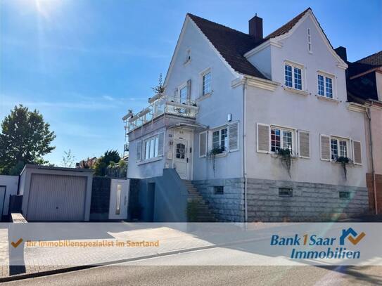 Sympathische Doppelhaushälfte in Bexbach - Zentrale Lage mit großem Garten und Wintergarten