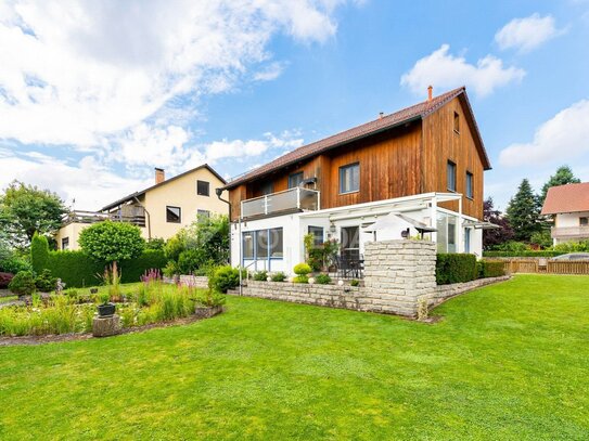 Attraktives Einfamilienhaus (grundsaniert) mit großem Garten und Garage in Vilsbiburg