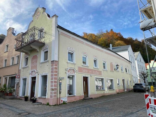 Denkmalgeschütztes, historisches Wohn- und Geschäftshaus im Herzen von Riedenburg