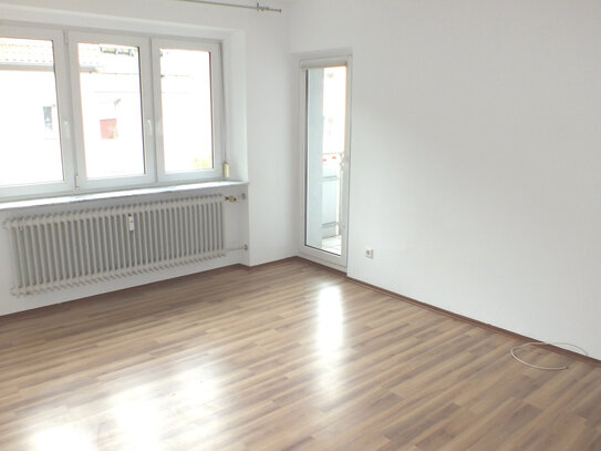 helle 3 Zimmer Wohnung mit Süd-Balkon