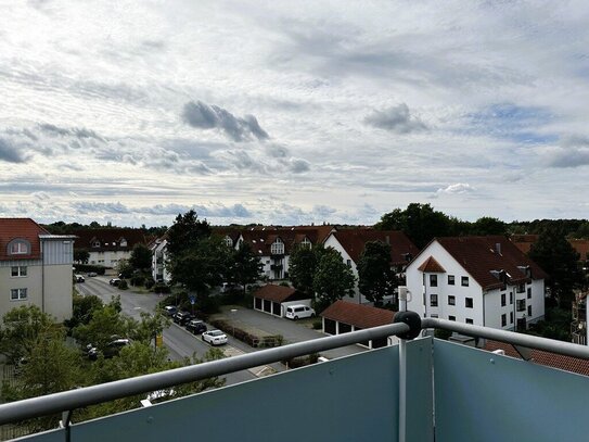 schöne 3 Zi-Dachgeschoss Wohnung in ruhiger und zentraler Lage von DD-Weißig