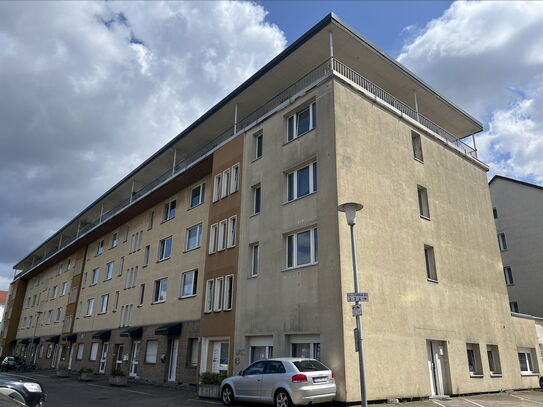 Großzügige 2-Zimmer-Wohnung mit großem Balkon und Stellplatz in zentraler Lage