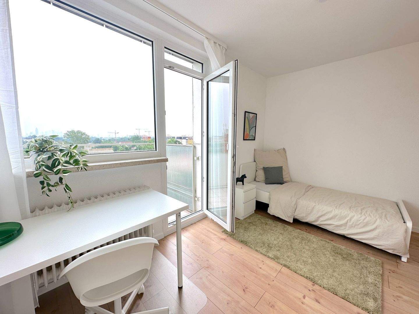 ?? Zwei Zimmer frei in 3er-WG mit Balkon - Luthmerstraße 53, Frankfurt am Main