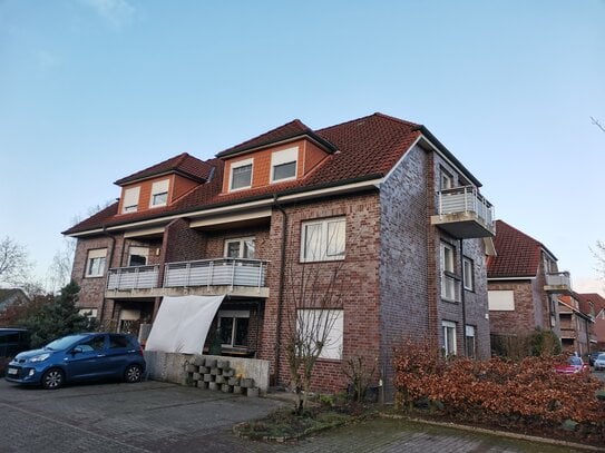 renovierte 3-Zimmer-Dachgeschoss-Wohnung mit Balkon in Buxtehude (Süd)