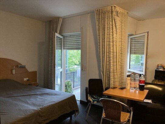 Hochwertig möbliertes 1-Zimmer-Apartment mit großem Bad, Miniküche und Balkon Tennenlohe