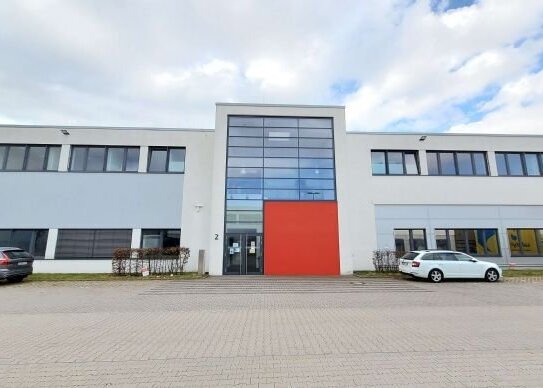 ++ ca. 1.900 m² Hallen- und 1.000 m² Bürofläche (Rampe | 9 m UKB) nähe Flughafen zu vermieten ++