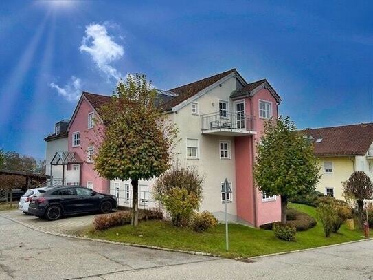 Freie 3-Zimmer-DG-Wohnung mit Sonnenbalkon und Panoramablick inkl. Carport