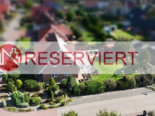 Reserviert!!! KÄUFERPROVISIONSFREI - HOCHWERTIGES und frisch renoviertes EFH mit Friesengiebel, Doppelgarage, Winterg...