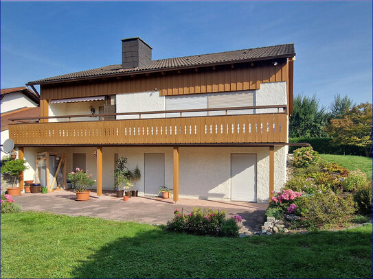 Großes Landhaus mit Einliegerwohnung und schönen großen Garten in Stubenberg ( Niederbayern)