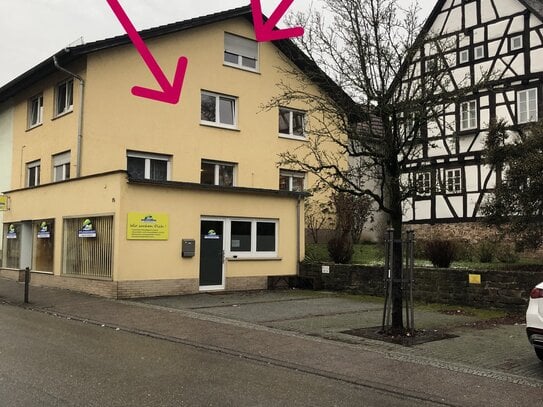 Helle 3 Zimmer Wohnung, gut gelegen - plus extra Büro