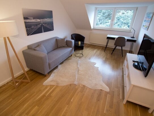 Komplett Möbliert/Furnished Accommodation in: Heerdt. 2-Zimmer-Wohnung in unmittelbarer Nähe zu