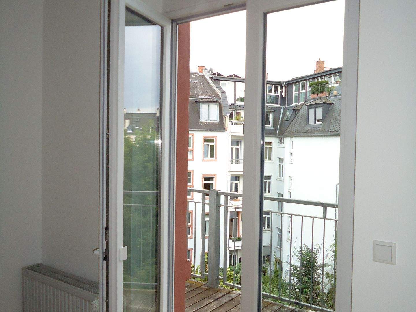 Großstadt-Idyll! - .... dem Himmel so nah! - Zwei Wohnungen, eine Etage, eine Wohnung vermietet. - Frankfurt/ Main - Nordend - mittendrin !!