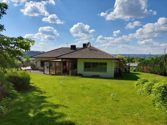 Idyllischer Bungalow am Waldrand in Saal an der Donau