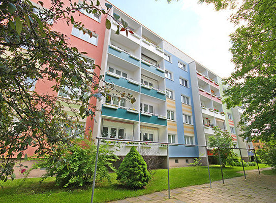 3- Raumwohnung mit Balkon ganz unten.