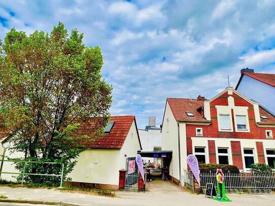 Einfamilienhaus mit Wassergrundstück, ausgebautem Nebengebäude & Bootshaus mit Hafen