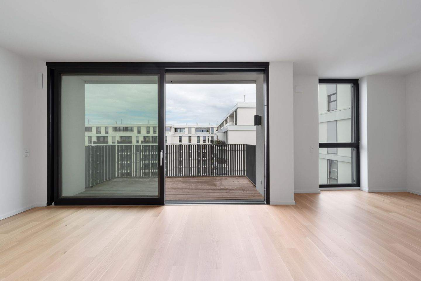 Wunderschöne * 3 Zimmer Wohnung * Balkon * TG SP mit E-Anschluss * Einbauküche * Frei ab 01.08.2026 - Foto 1