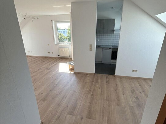 Renovierte 1,5 Zimmer Wohnung mit Balkon zu vermieten