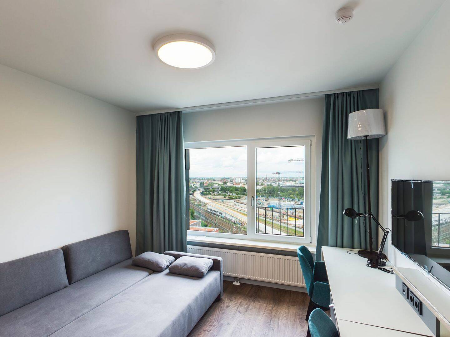 Möblierte Studio mit EBK, Fitness-Studio und Concierge - Mitte - Photo 1