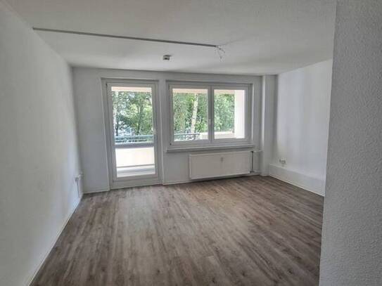 3 Zimmer Wohnung sucht neue Mieter! WE mit Dusche. WG geeignet!