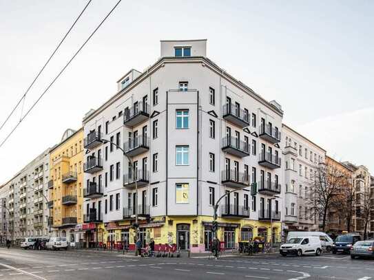 Helles Studio mit Balkon im brandneuen Gebäude in Friedrichshain