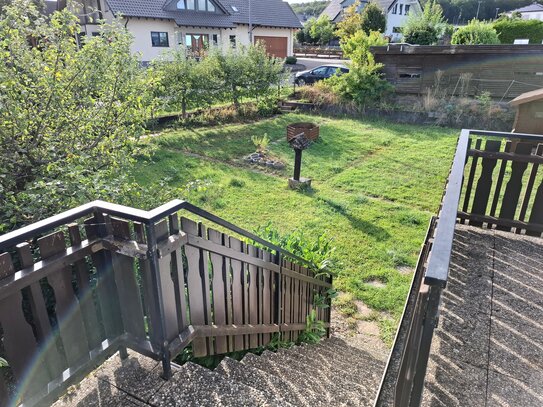 Doppelhaushälfte mit neuer Küche, Kamin, Terrasse und großem Garten sowie Garage und Werkstatt