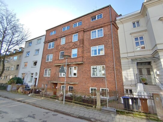 Zentrale 2-Zimmer-Dachgeschoss-Wohnung mit Balkon in Lübeck-St. Lorenz Süd, Nähe City / Nähe Hbhf.