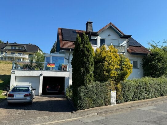 /// 2 Familienhaus in traumhafter Wohnlage mit Wintergarten, Doppelgarage, Solaranlage und weiteren Extra´s ///