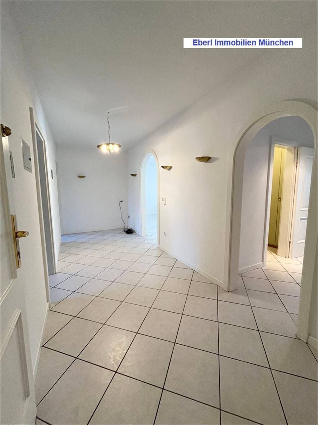                                                               Wohnen mit Gartenflair - helle 3-Zimmer-Erdgeschosswohnung, bezugsfrei!                                                       in Haar (München)