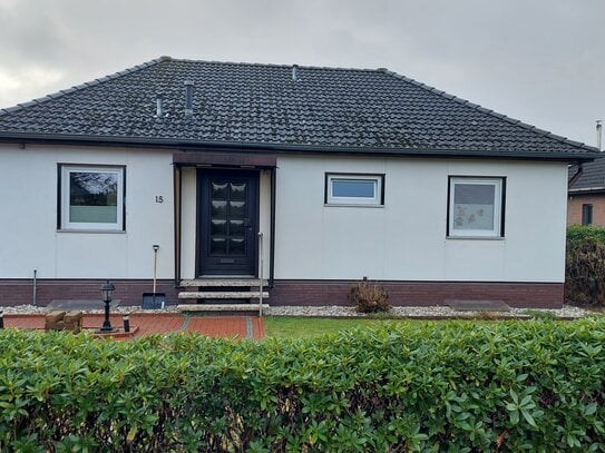 Ebenerdiger Bungalow mit Vollkeller und Garage in Zetel