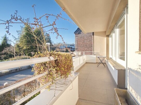 Vollständig eingerichtete Wohnung mit großem Balkon und schönem Ausblick in attraktiver Wohnlage, gute Parkmöglichkeite…