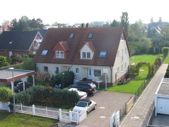 Doppelhaushälfte in Staaken mit Keller und TOP Ausstattung und sehr großem Garten