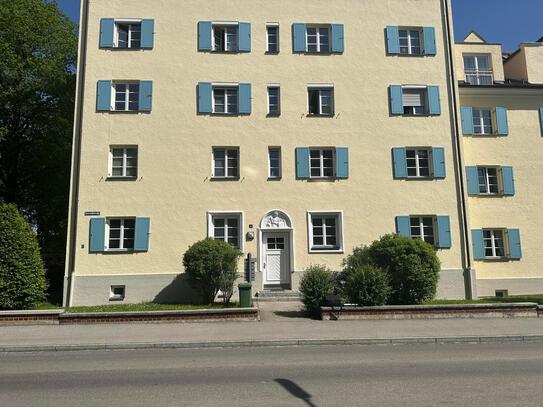 Stilvolle Wohnung im Baudenkmal mit schönem Innenhof in Zentrumsnähe, mit Lift, vermietet