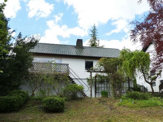 AUMÜLLER-Immobilien - Sympathischer 4-Zi-Bungalow mit phantastischem Fernblick in Wächtersbach-Stadt