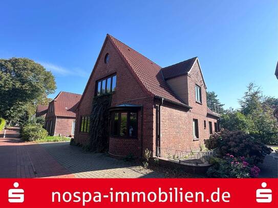 Zentraler geht es kaum noch. Einfamilienhaus sucht neue Familie.
