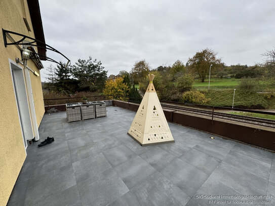 Neu Sanierte Terrassenwohnung in schöner Wohnlage ideal für Familie.