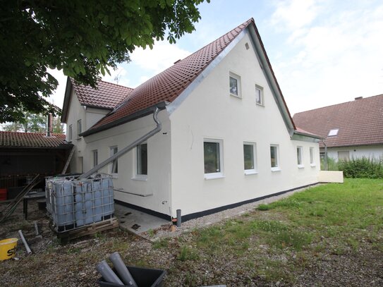 Ehemaliger Gasthof m. Biergarten, zT. renoviert mit großem Grundstück und herrlicher Lage! Sehr gute Anbindung!