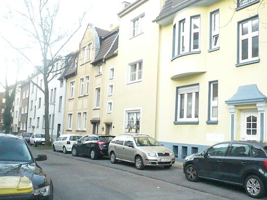 Holsterhausen: 2 R KDB, 66 m², hübscher Altb., ruh. Lage, Balk. 1. OG