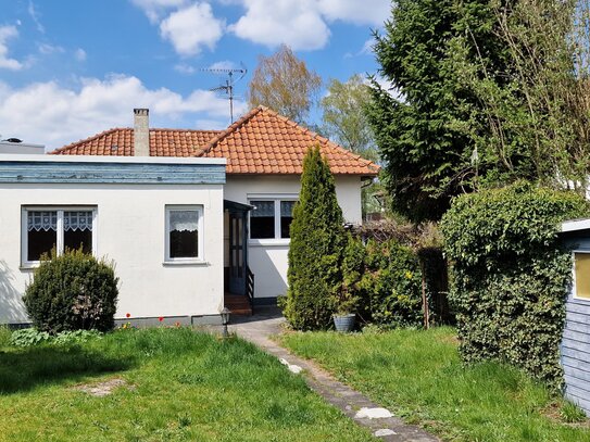 Opulentes Grundstück mit Vintage-Bungalow in Nürnberg-Altenfurt