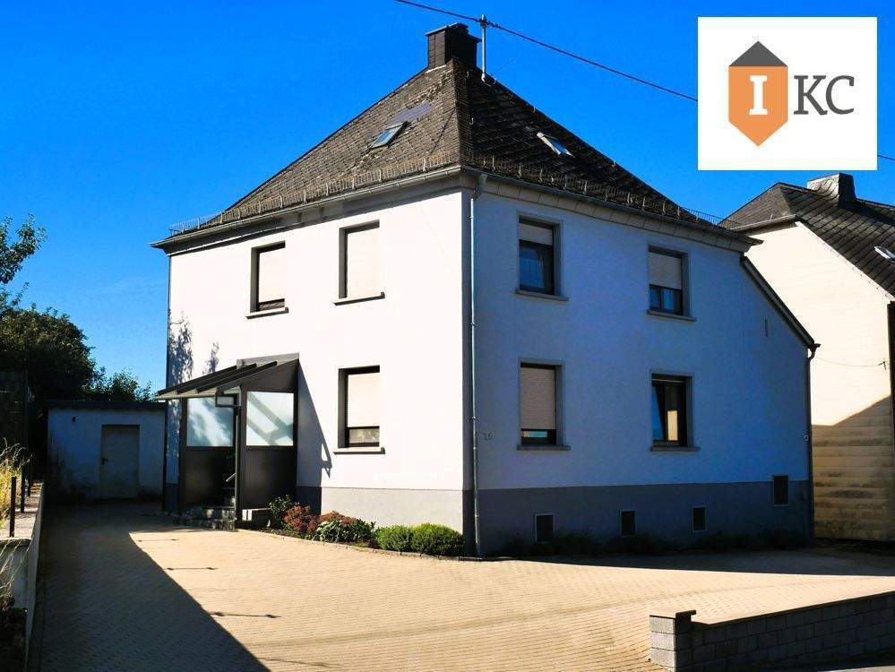 Immobilie in Hermeskeil - Renoviertes Einfamilienhaus in Hermeskeil - Großzügiges Familienheim mit Terrasse und großem Garten !! - Bild 0