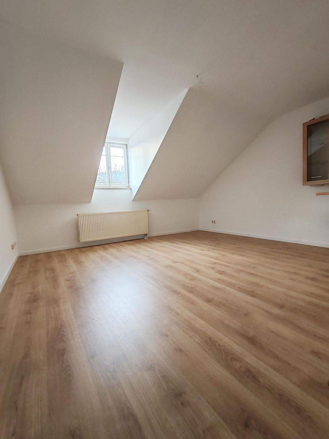                                                               Helle 2-Zimmer-DG-Wohnung mit Einbauk&uuml;che in Bad K&ouml;tzting                                                       in Hohenwarth (Cham)