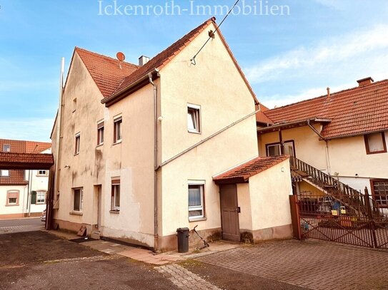 **Einfamilienhaus (ca.101m²) mit Ausbaumöglichkeit, gr. Scheune und Gartenfläche - zentrale Lage**