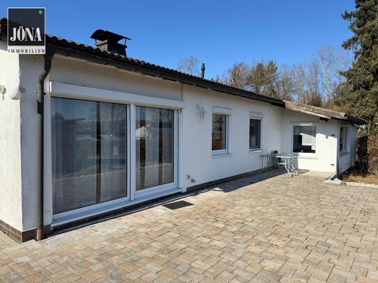 Liebevoll sanierter Bungalow mit großer Garage in ruhiger Lage