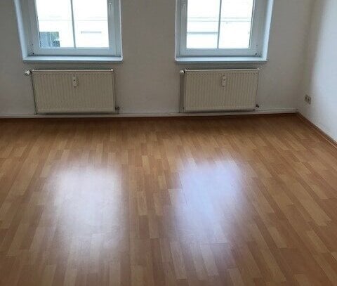 Preiswerte kleine schöne 2-R-Wohnung mit Balkon ca.46m² in MD-Lemsdorf zu vermieten.