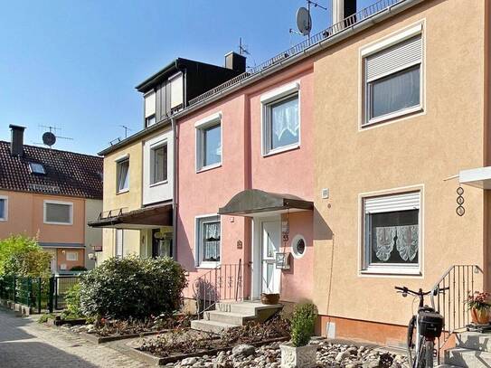 GEPFLEGTES 5-ZIMMER-REIHENMITTELHAUS MIT 2 BÄDERN UND EINZELGARAGE IN RUHIGER LAGE IN FEUCHT