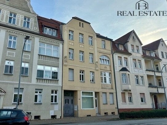 Zentrale DG-Wohnung mit Balkon!